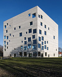 200px-Zollverein_School_of_Management_and_Design_3116754.jpg